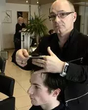 Le RSI réclame à ce coiffeur la somme hallucinante de 1,5 million d'euros !