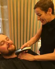 Une taille de barbe chez La Barbière de Paris