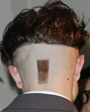 Coiffure : Robert Pattinson craque complètement !!!