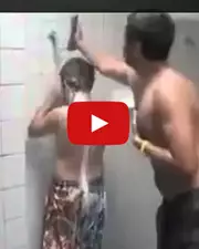 Ce jeune fait une blague à son ami avec son shampooing. La suite est hilarante !