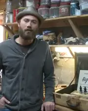 Cet homme surfe sur le business de le barbe de manière inattendue !