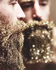 Glitter beard, la nouvelle tendance des barbus