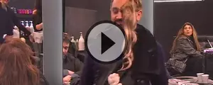 Cyril Hanouna piège les clients d'un salon de coiffure... et c'est très drôle !!!