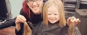 Cette petite fille de 3 ans donne ses cheveux pour les enfants atteints du cancer