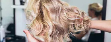 Devenir coiffeuse à domicile